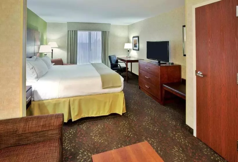 キングサイズベッドのスイートルーム, Holiday Inn Express Frankenmuth, An Ihg