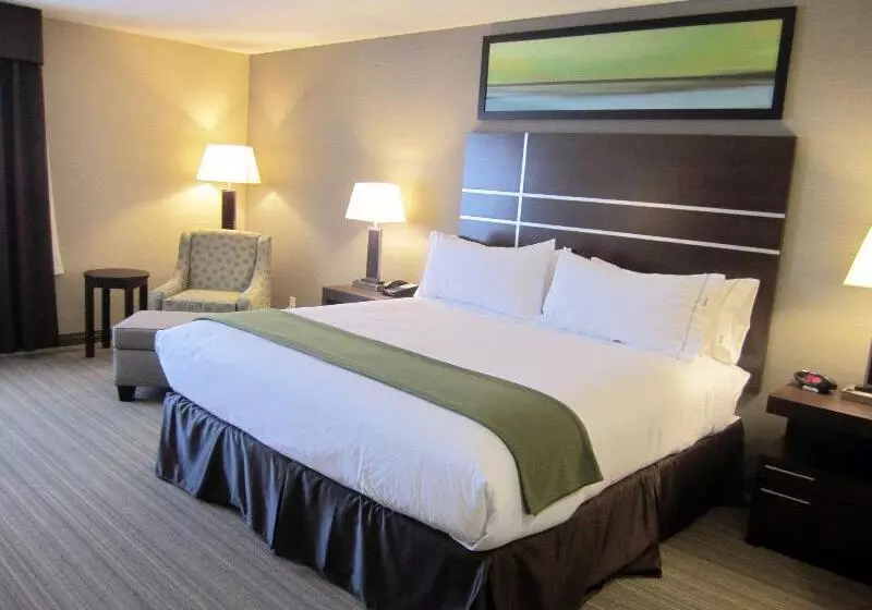 身障者適用キングサイズベッドルーム, Holiday Inn Express Golden Kicking Horse, An Ihg