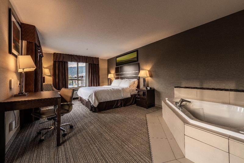 جناح مطلّ علي الجبل, Holiday Inn Express Golden Kicking Horse, An Ihg