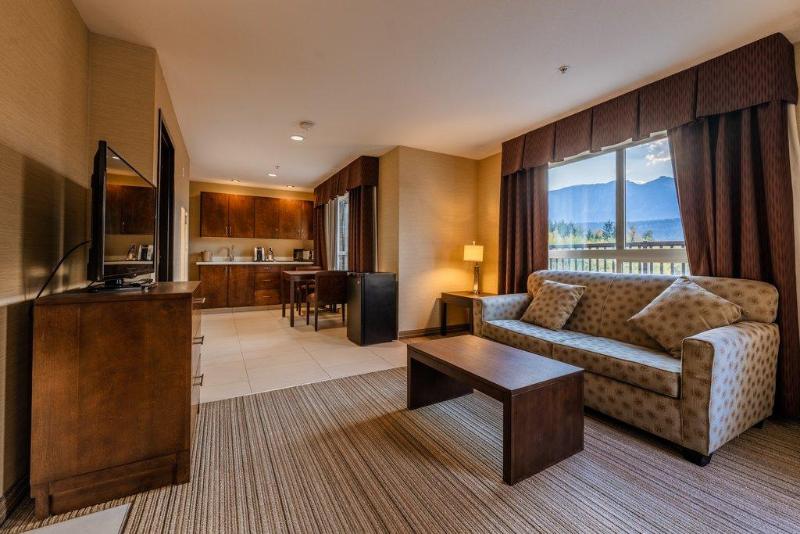 جناح مطلّ علي الجبل, Holiday Inn Express Golden Kicking Horse, An Ihg