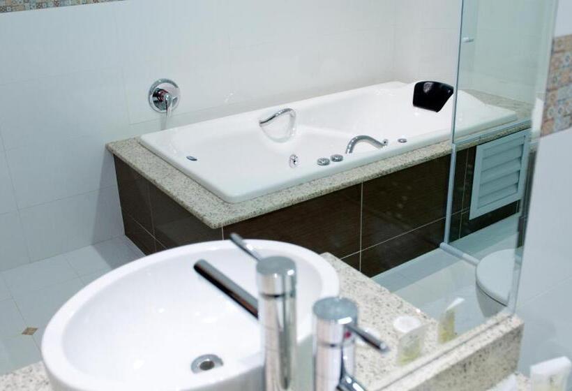 ハイドロマッサージバス付きスイート, Roari