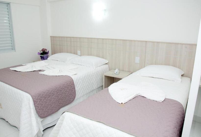 デラックストリプルルーム, Roari