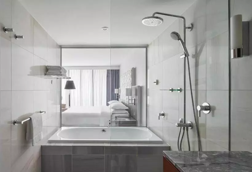 اتاق دلوکس با تخت کینگ و چشمانداز شهر, Sheraton Melbourne