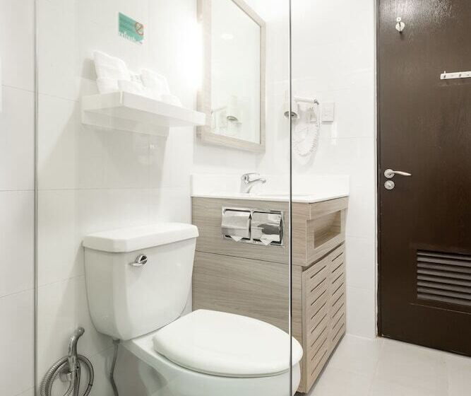 适合残疾人士使用的带双人床的标准间, Microtel By Wyndham Mall Of Asia