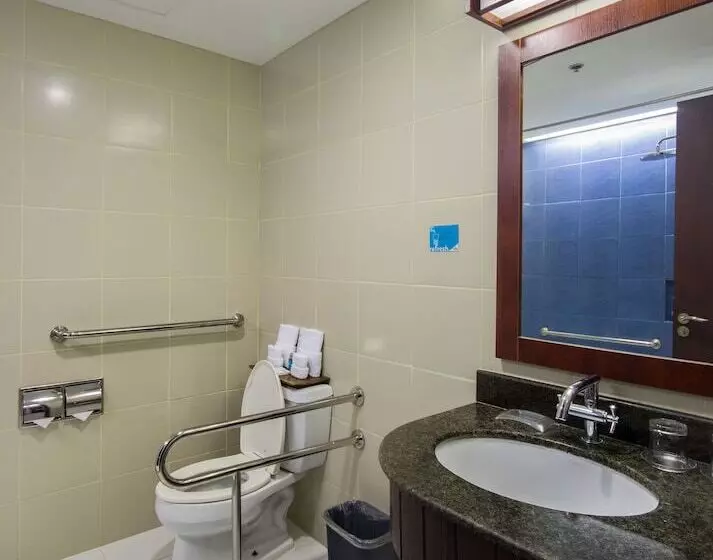اتاق استاندارد با تخت دوبل برای معلولان, Microtel By Wyndham Mall Of Asia