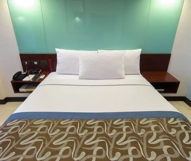 اتاق استاندارد با تخت دوبل برای معلولان, Microtel By Wyndham Mall Of Asia