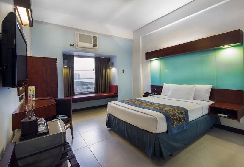 适合残疾人士使用的带双人床的标准间, Microtel By Wyndham Mall Of Asia