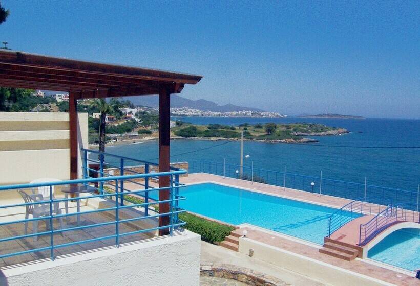 带有一个卧室和海景的高级公寓, Poppy Villas