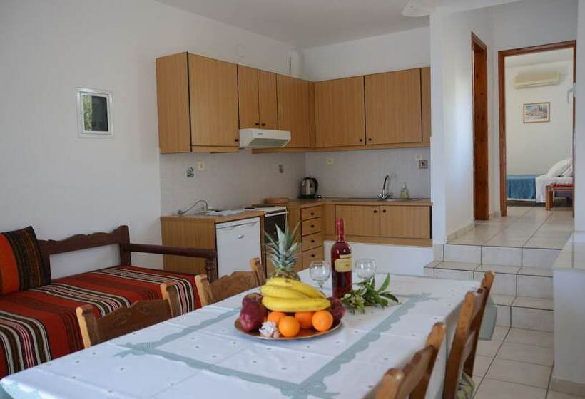 带有一个卧室和海景的高级公寓, Poppy Villas