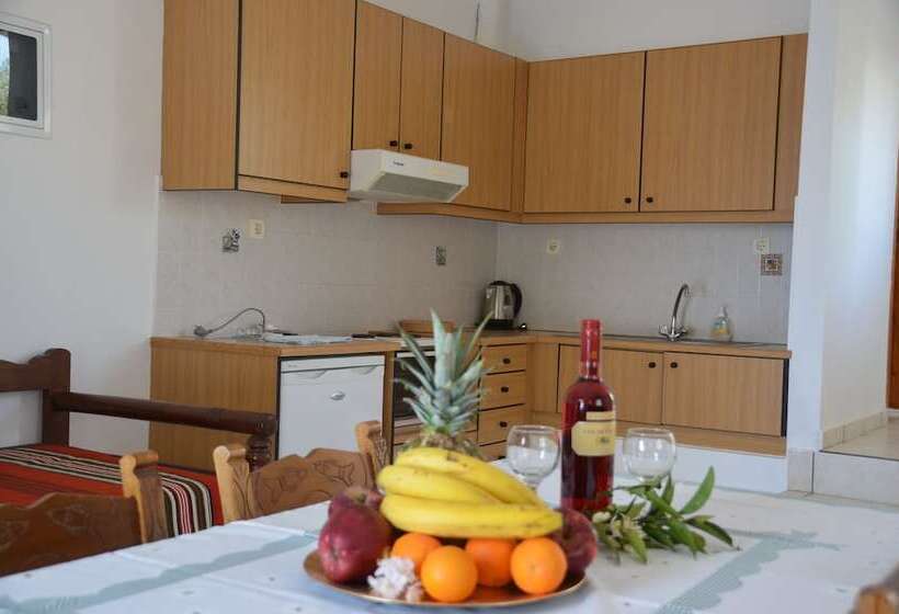 带有一个卧室和海景的高级公寓, Poppy Villas