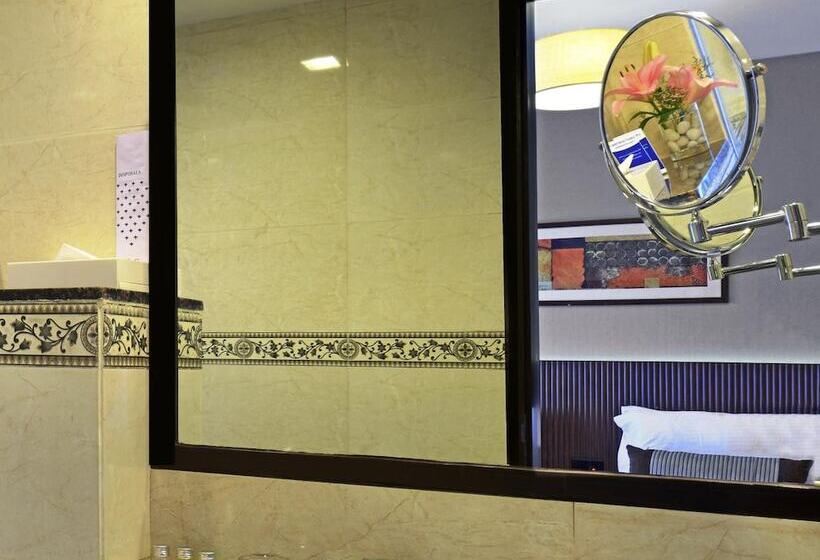 غرفة ديلوكس, Residency Sarovar Portico