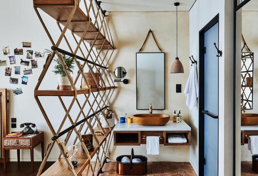 اتاق استاندارد با تخت بزرگ, 25hours Hotel Dubai One Central