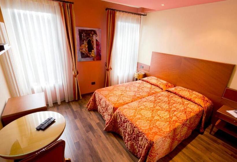 Quarto Standard com Vistas, Diamantino Town House