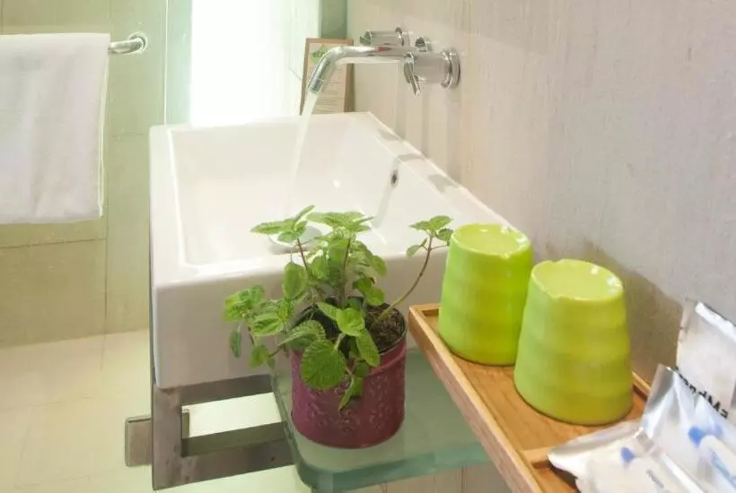 اتاق استاندارد سه نفره, Grandmas Plus Hotel Legian