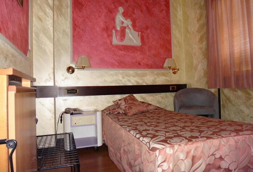 اتاق استاندارد یک نفره, Benny