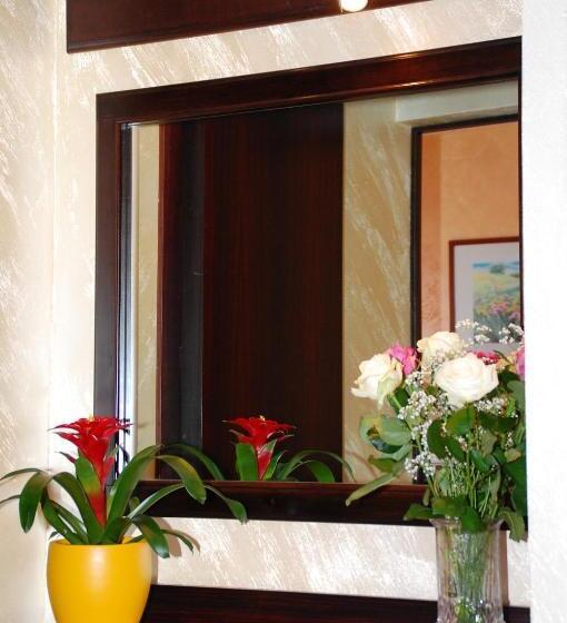 غرفة قياسية فردية, Benny