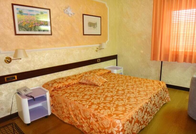 غرفة قياسية, Benny