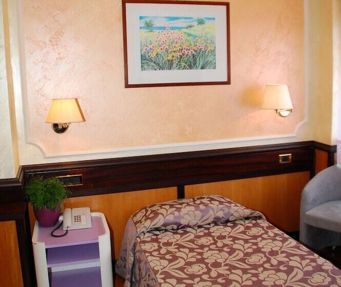 غرفة قياسية فردية, Benny