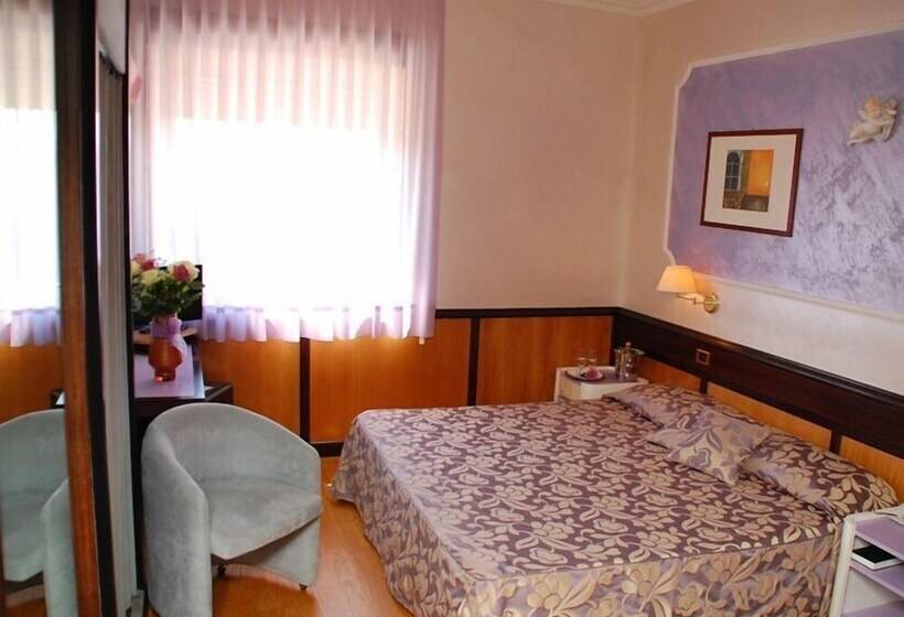 اتاق استاندارد, Benny