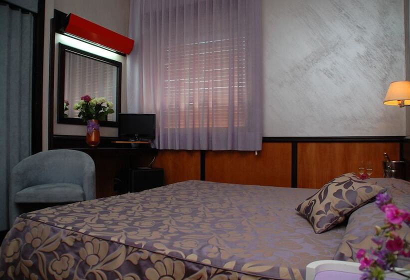 غرفة قياسية, Benny