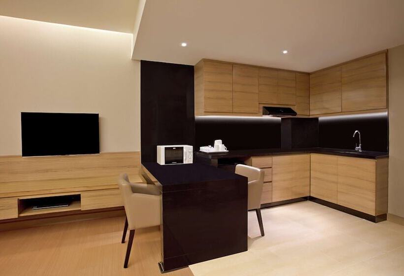 带大床的标准工作室, Doubletree Suites By Hilton Bengaluru Outer Ring Road