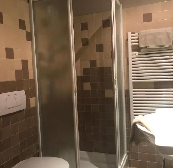 חדר סטנדרט יחיד, Fortyfive