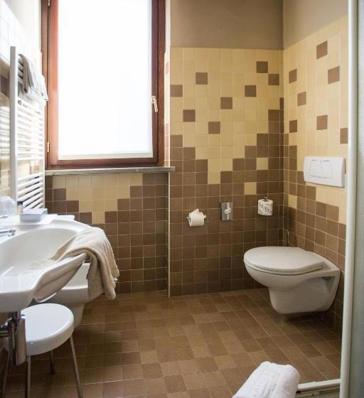 חדר סטנדרט, Fortyfive