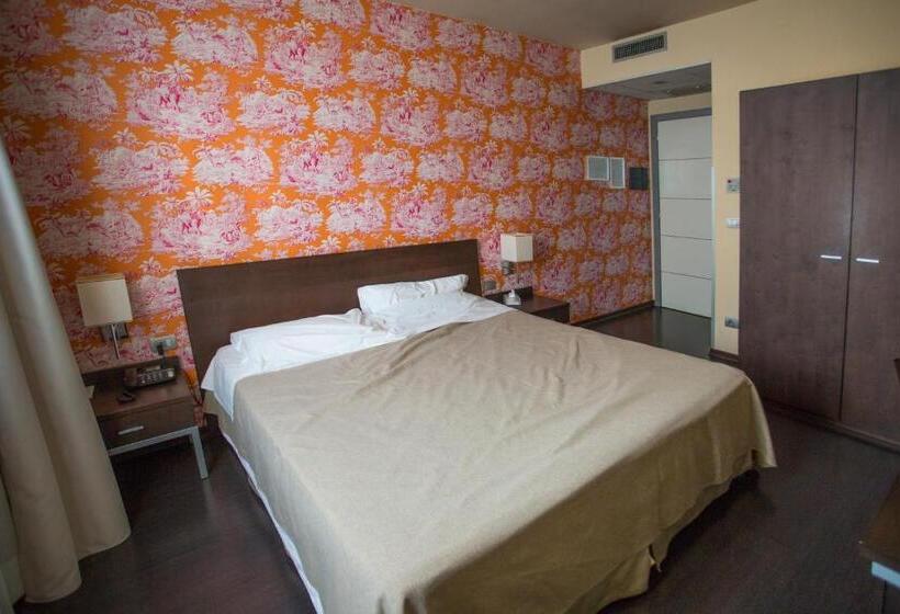 חדר סטנדרט, Fortyfive