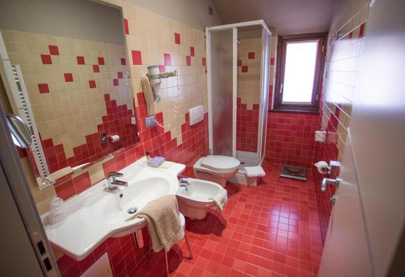 חדר סופריור, Fortyfive