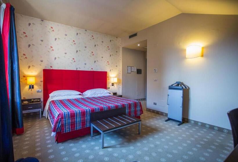 חדר סופריור, Fortyfive