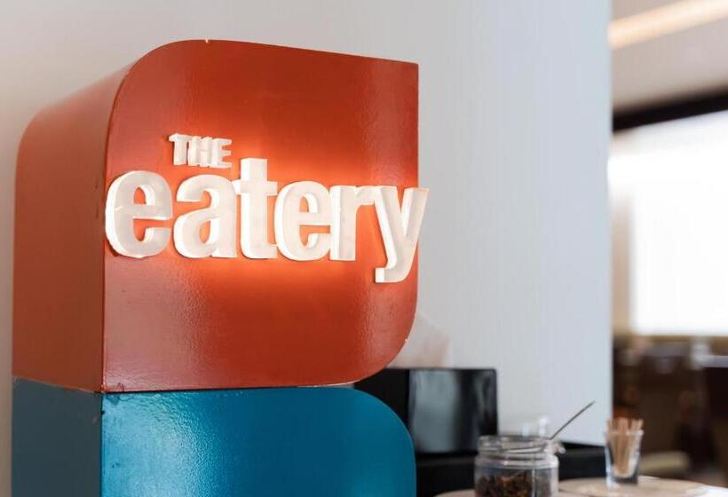 Номер Superior Кровать Кинг, Four Points By Sheraton Ahmedabad