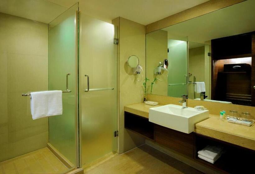 Номер Superior, Four Points By Sheraton Ahmedabad