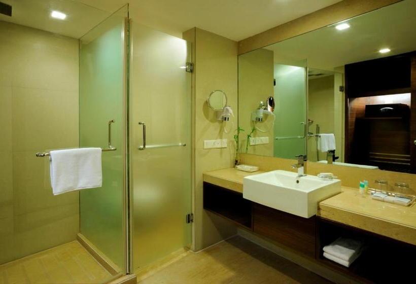 Номер Superior, Four Points By Sheraton Ahmedabad