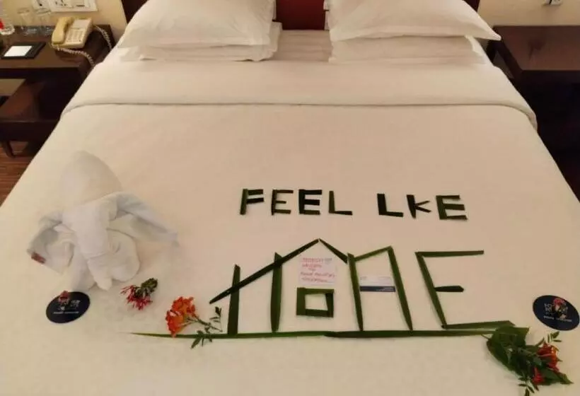 キングサイズベッドのデラックスルーム, Four Points By Sheraton Ahmedabad