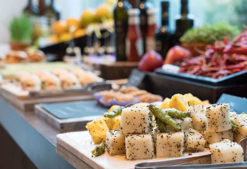 Номер Deluxe, Four Points By Sheraton Ahmedabad