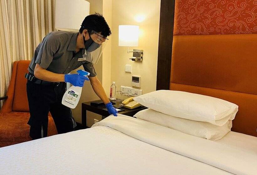 Номер Deluxe, Four Points By Sheraton Ahmedabad