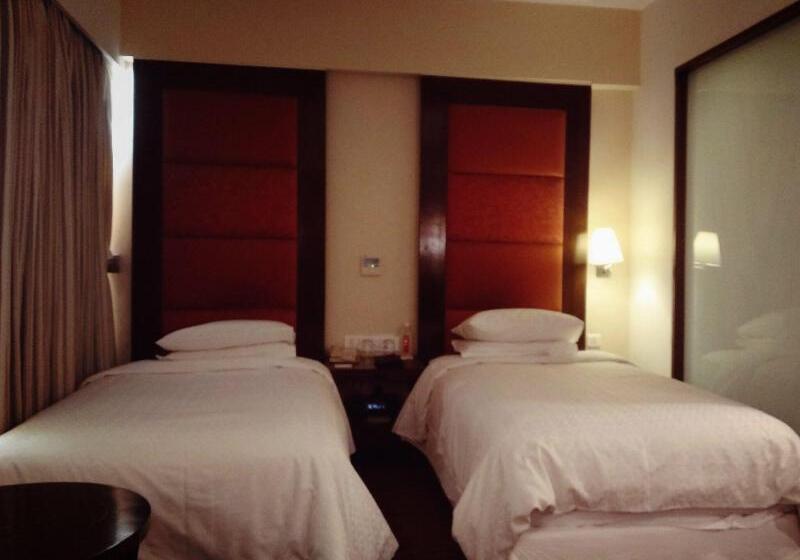 Номер Deluxe, Four Points By Sheraton Ahmedabad