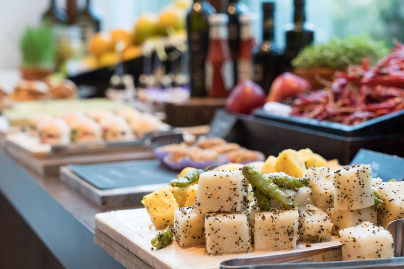 Номер Deluxe Кровать Кинг, Four Points By Sheraton Ahmedabad