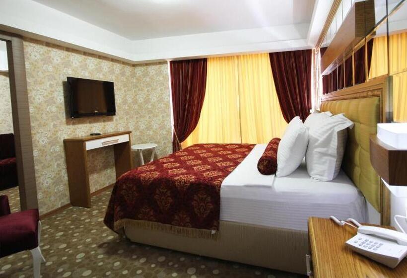 Habitació Familiar Comunicada, Grand Corner Boutique