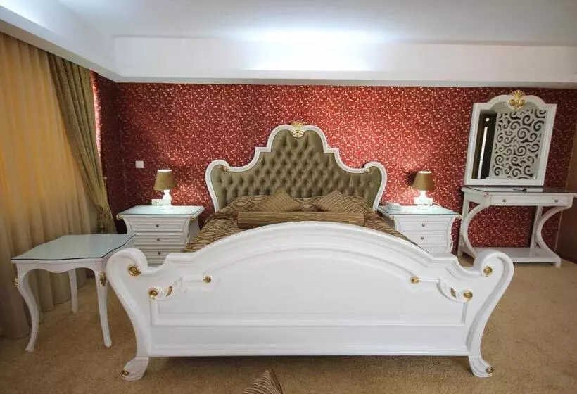 سوییت, Grand Corner Boutique