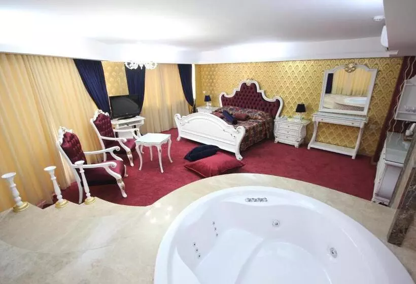 سوییت, Grand Corner Boutique
