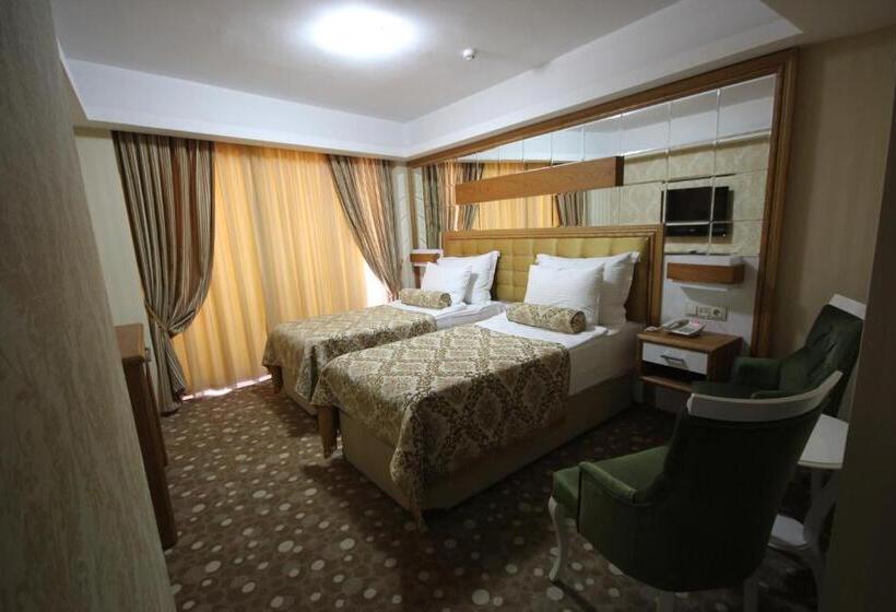اتاق استاندارد سه نفره, Grand Corner Boutique