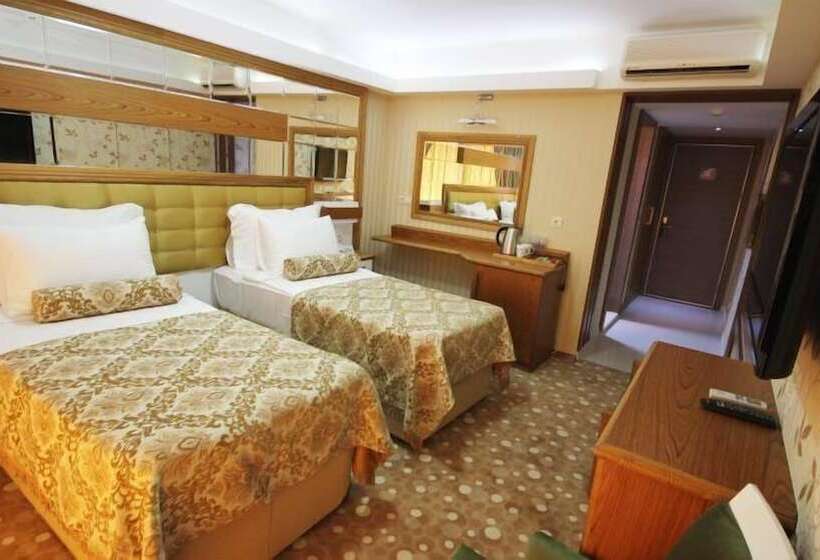 Habitació Triple Estàndard, Grand Corner Boutique