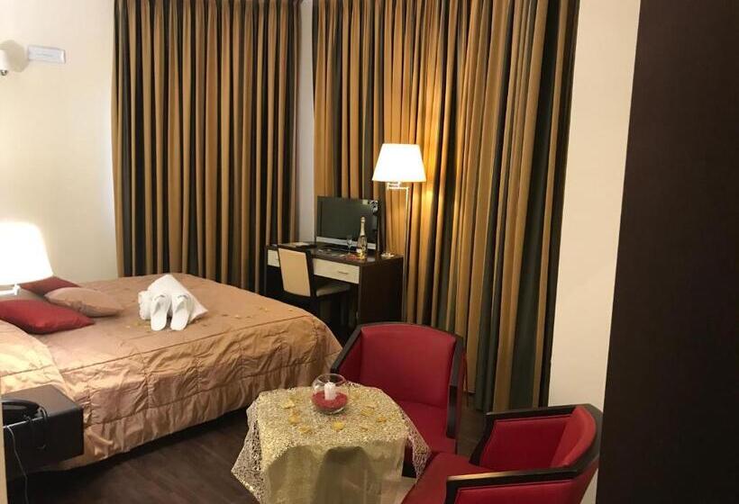 سوییت جونیور, Gullo