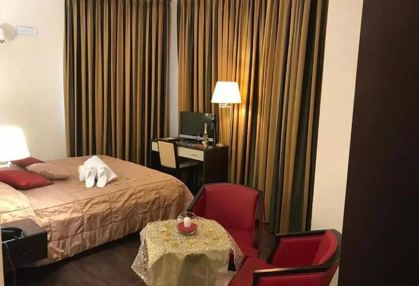 سوییت جونیور, Gullo
