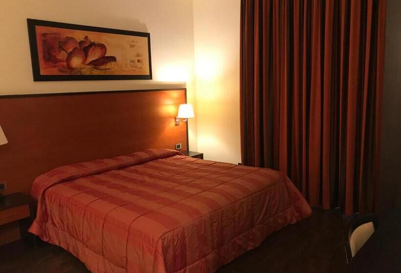 اتاق اکونومی, Gullo