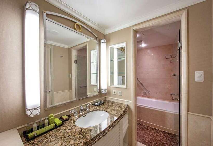 חדר פרמיום נוף לים, Hilton Haikou Meilan