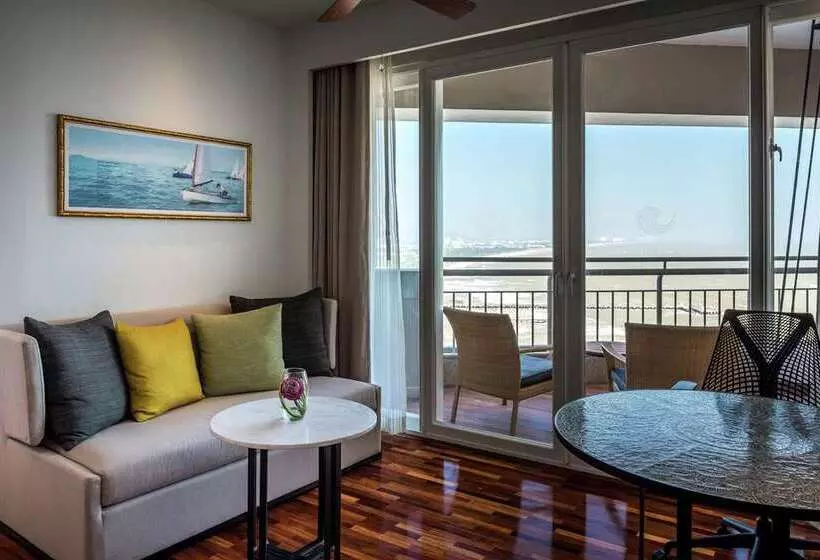 オーシャンビューのプレミアムルーム。, Hilton Haikou Meilan