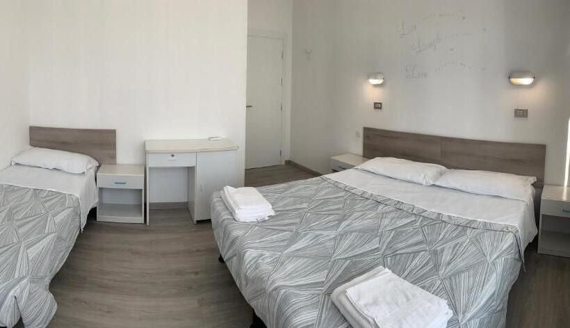 اتاق استاندارد سه نفره, Laika