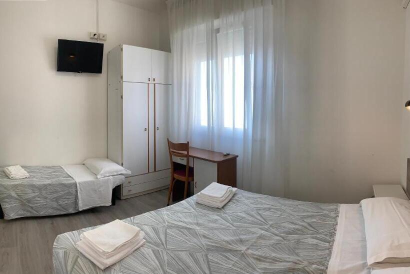 اتاق استاندارد سه نفره, Laika